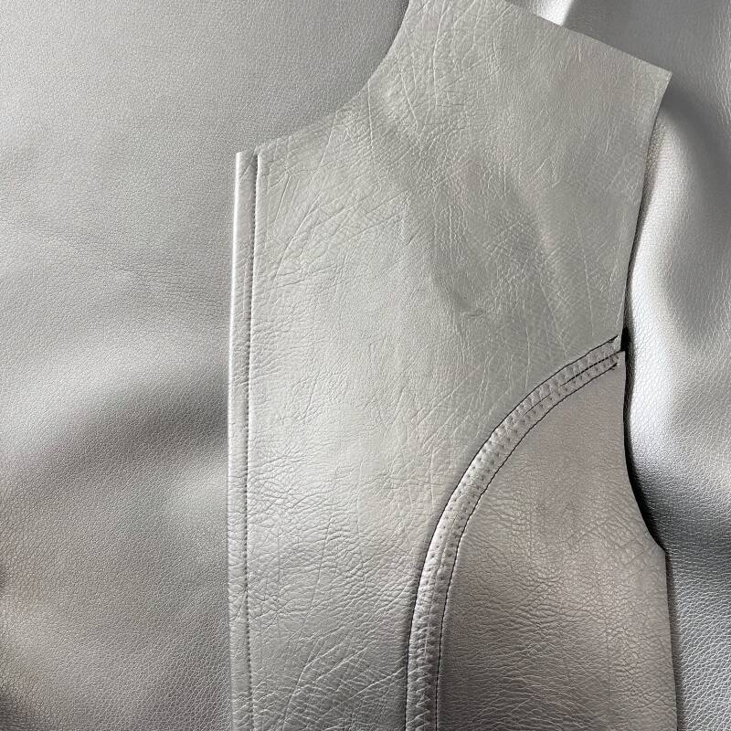 Eerste deel borstplaat.