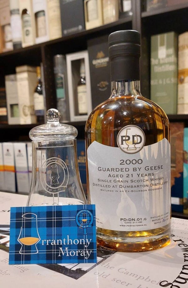Dumbarton 2000 21y 56.7% Scotch Single Grain Whisky "Guarded By Geese"