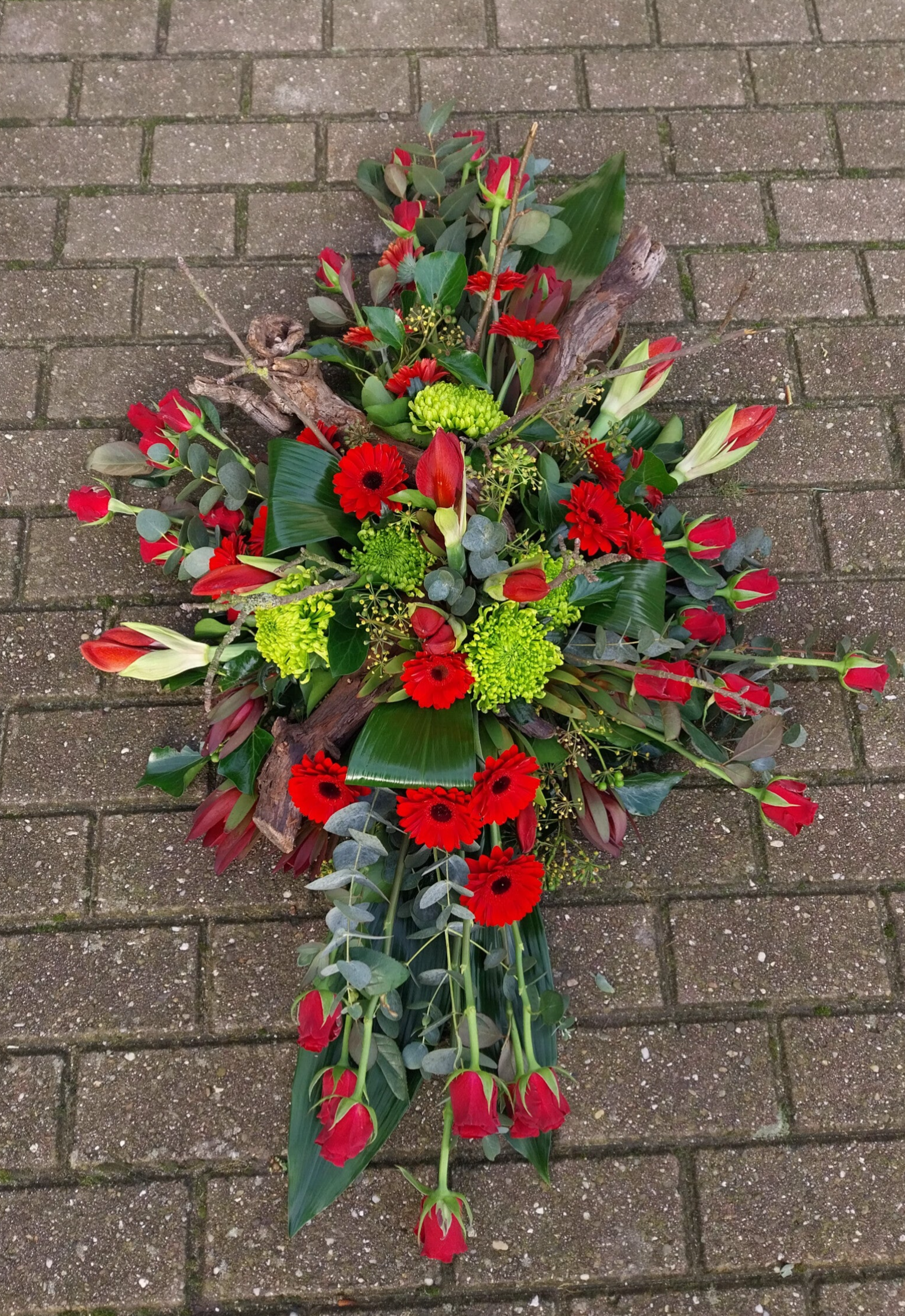 Rood boeket rouwboeket Linda's bloemdecoratie