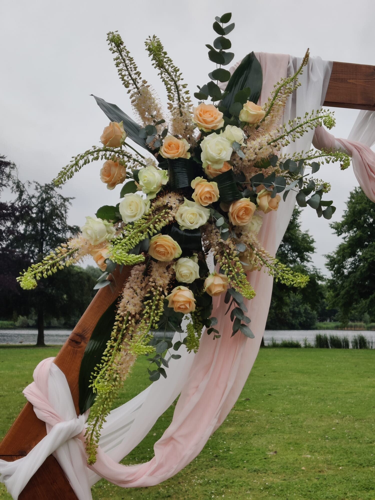 Pilaar Linda's Bloemdecoratie