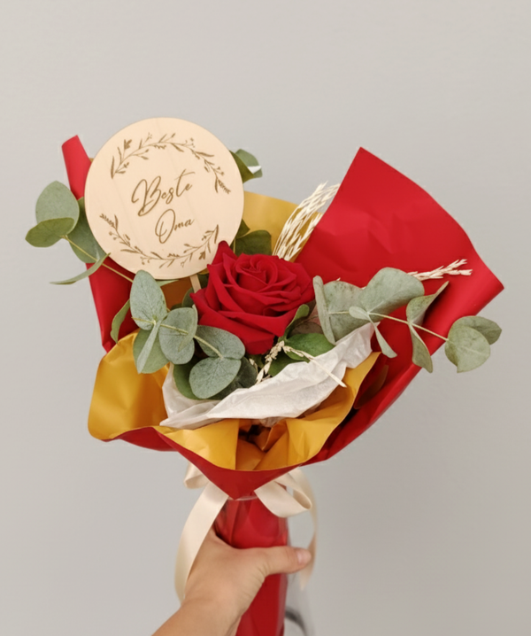 Einzelrose im Geschenk-Look