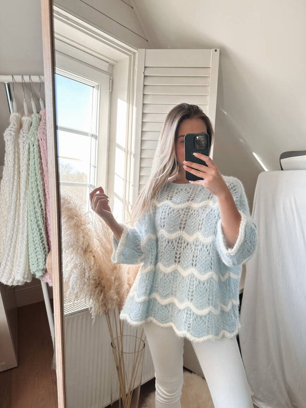 Babyblue subtle glitter knit