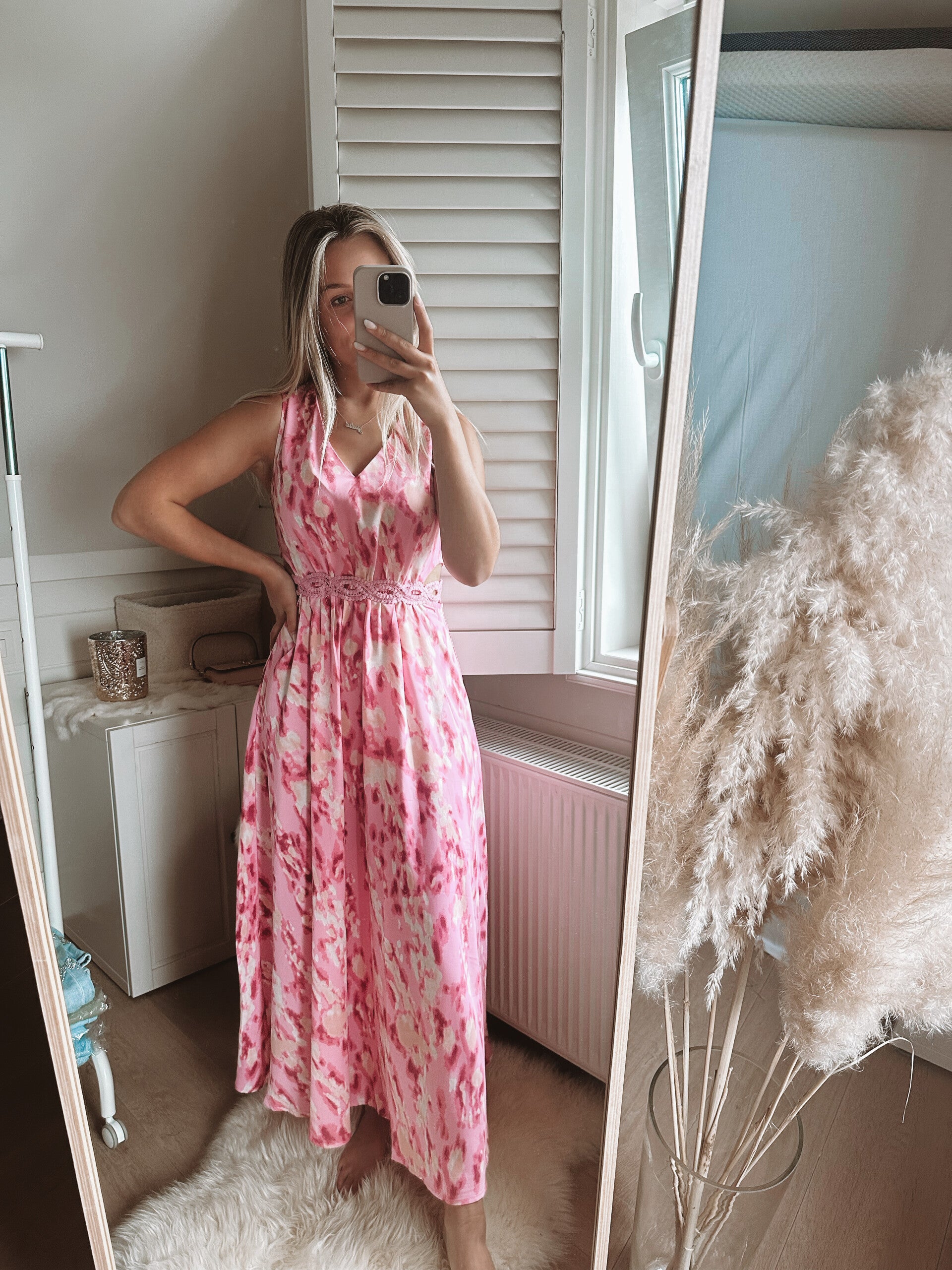 Pink long dress with embroidered edge at the waist