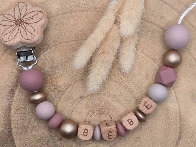 • Attache tétine avec Perles Spéciales •