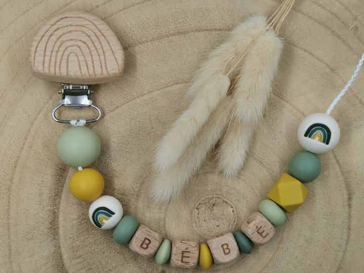 • Attache tétine avec Perles Spéciales Arc-en-Ciel •