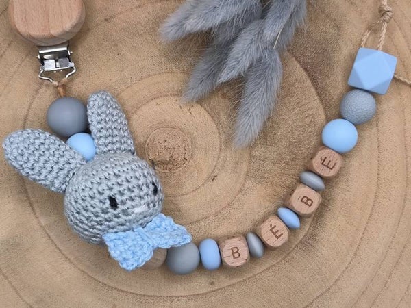 • Attache-tétine Lapin en Crochet •
