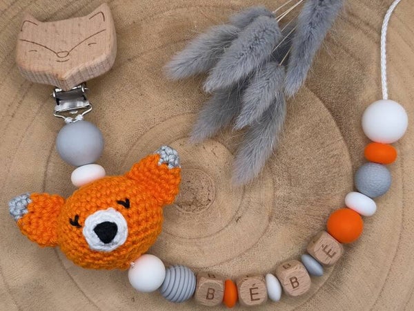 • Attache-tétine Renard en Crochet •