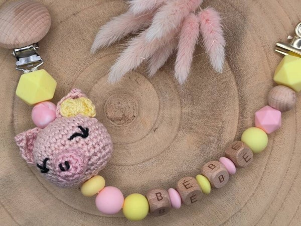 • Attache-tétine Cochon en Crochet •