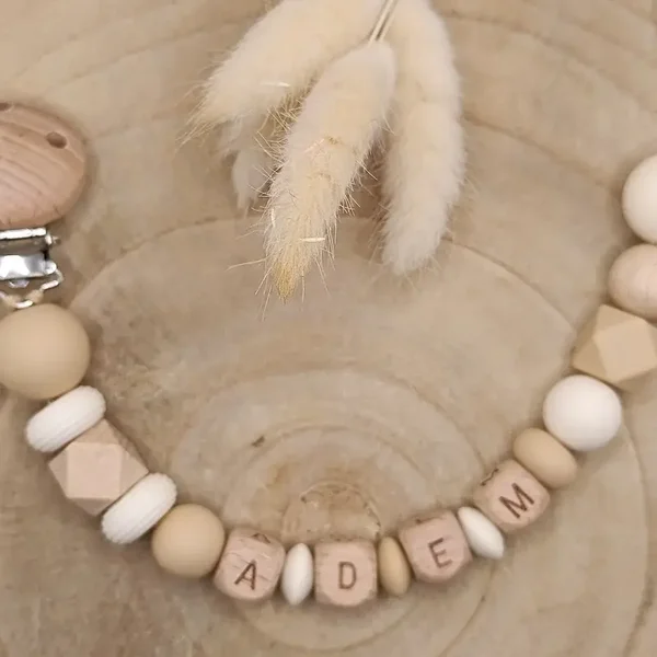 • Attache-tétine Classique •