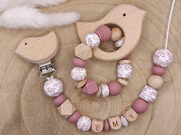 Attache-tétine de Emy