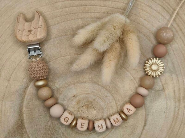 Attache tétine de Gemma
