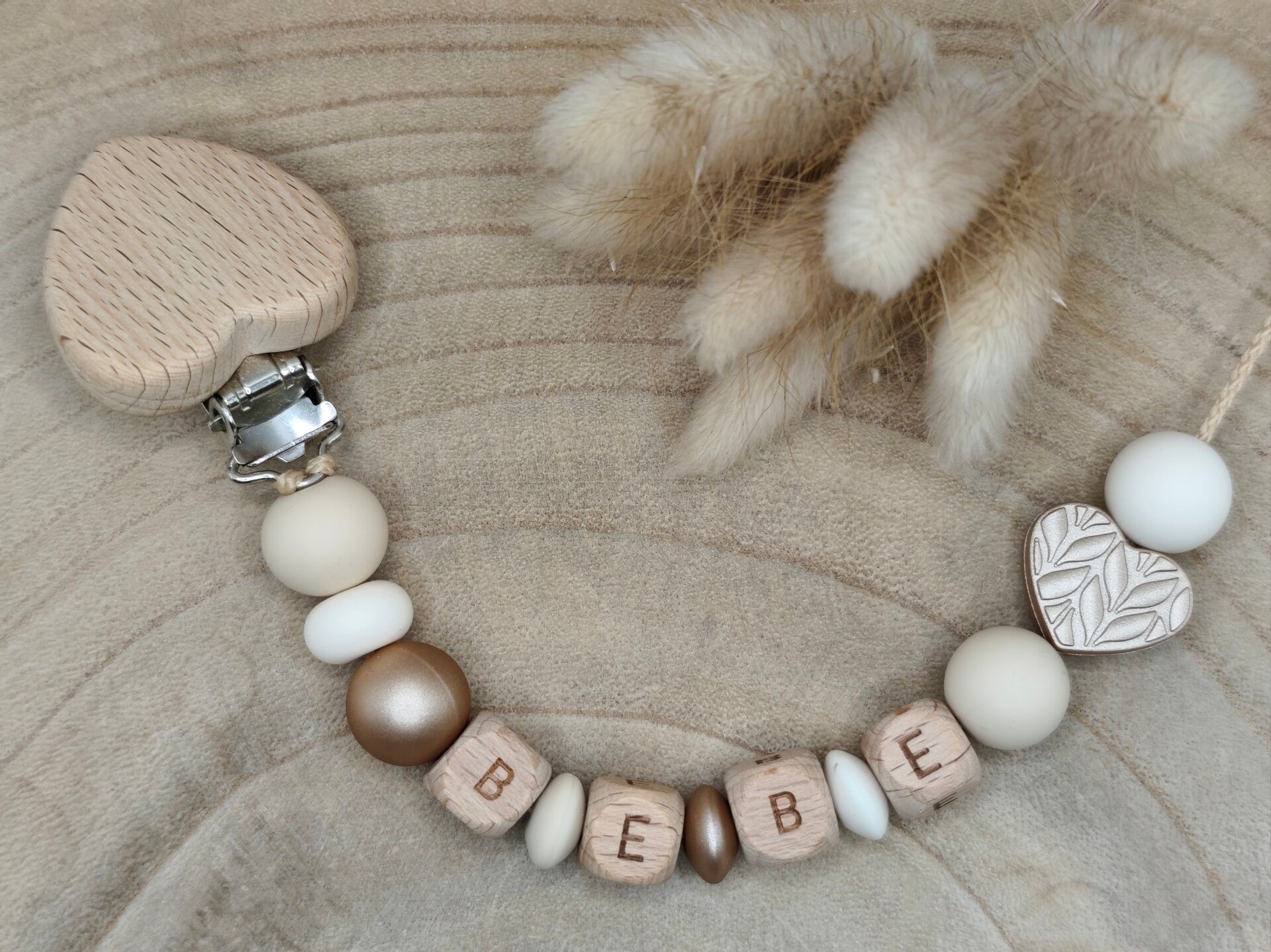 • Attache tétine avec Perles Spéciales Coeur •