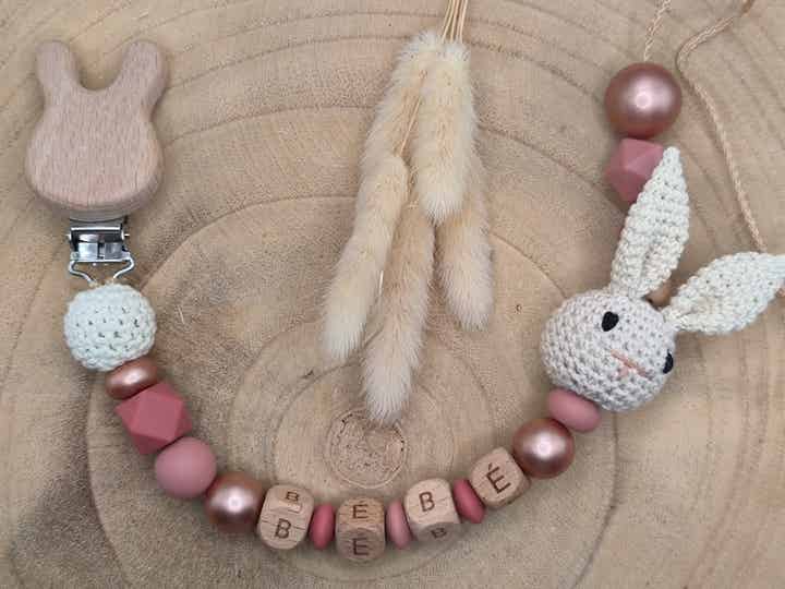 • Attache-tétine Lapinou avec Perles Spéciales •