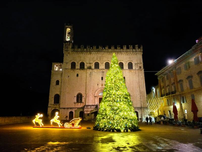gubbio-piazza-grande-2025-standard.jpg