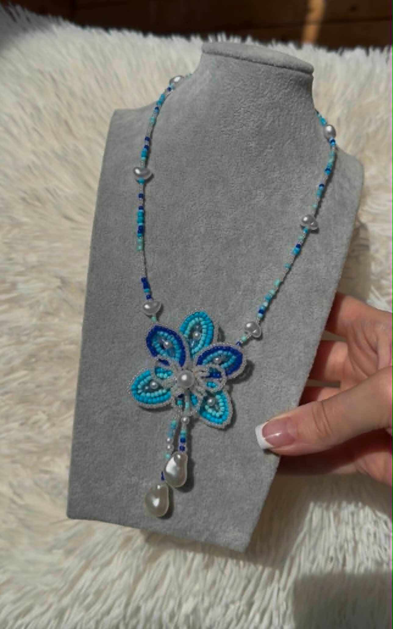 Single Chain Orchid Lariat