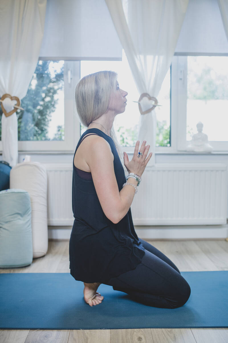 Yin Yoga toe squat