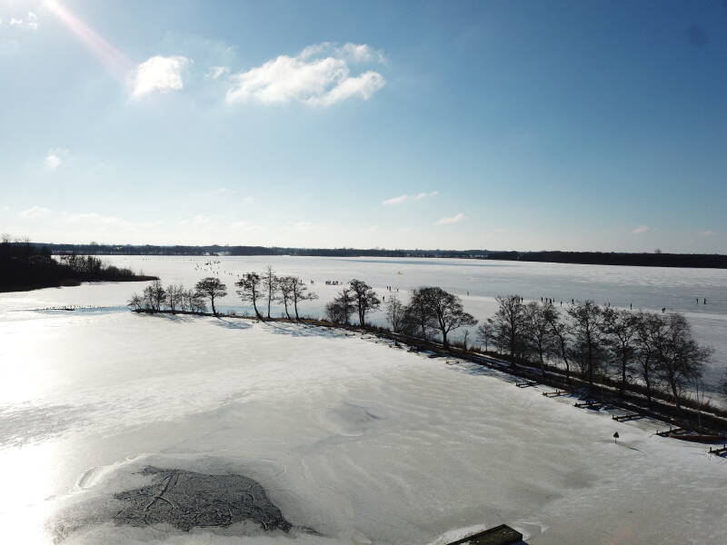 Hoogtefoto met de drone van schaatsbaan thialf in heerenveen