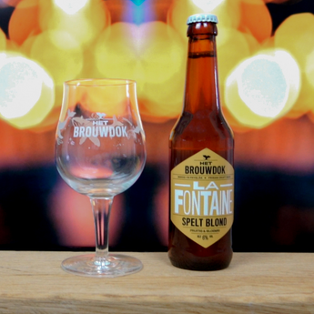 La Fontaine spelt blond gemaakt als product film 