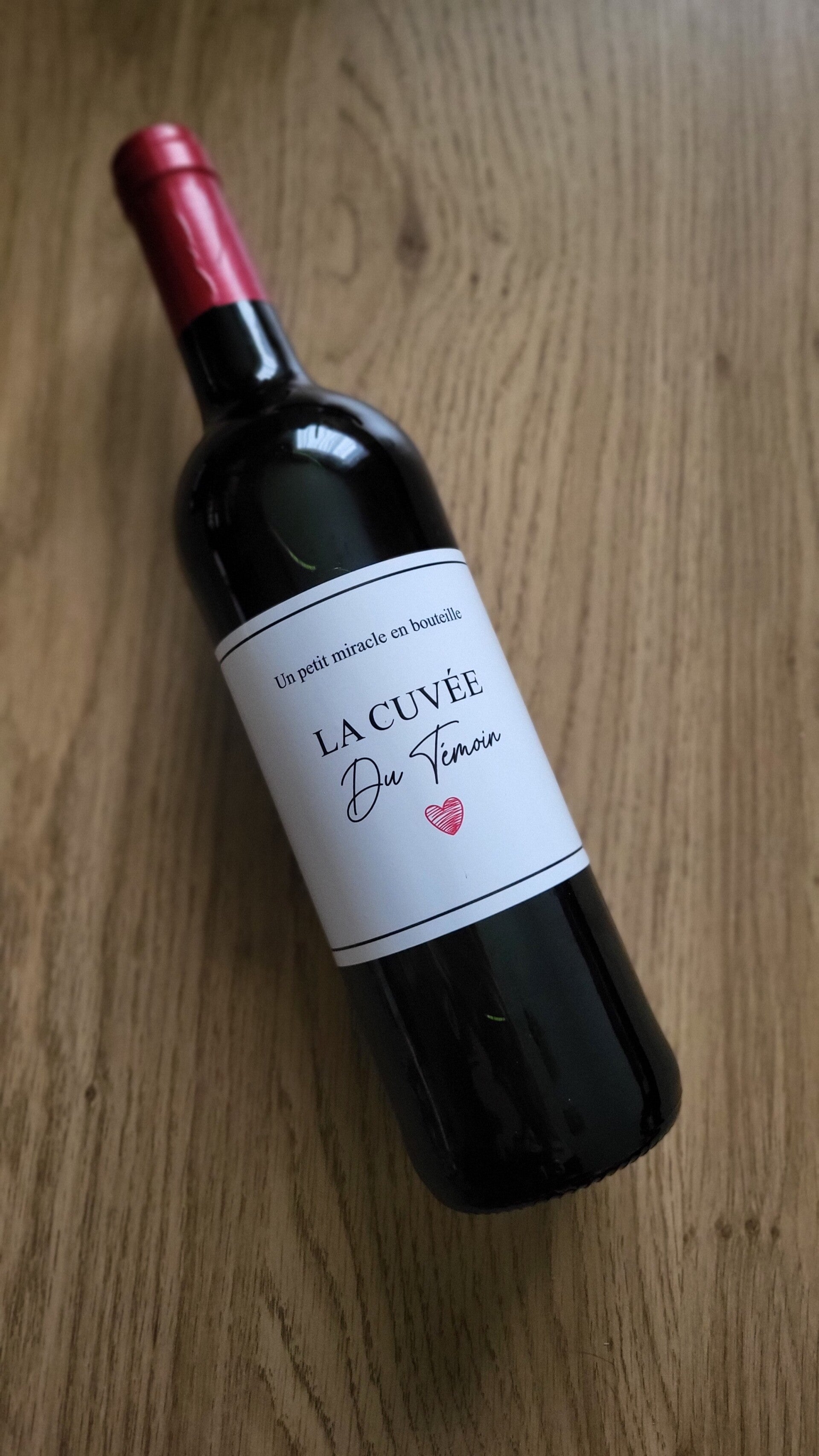 Étiquette  de bouteille de vin