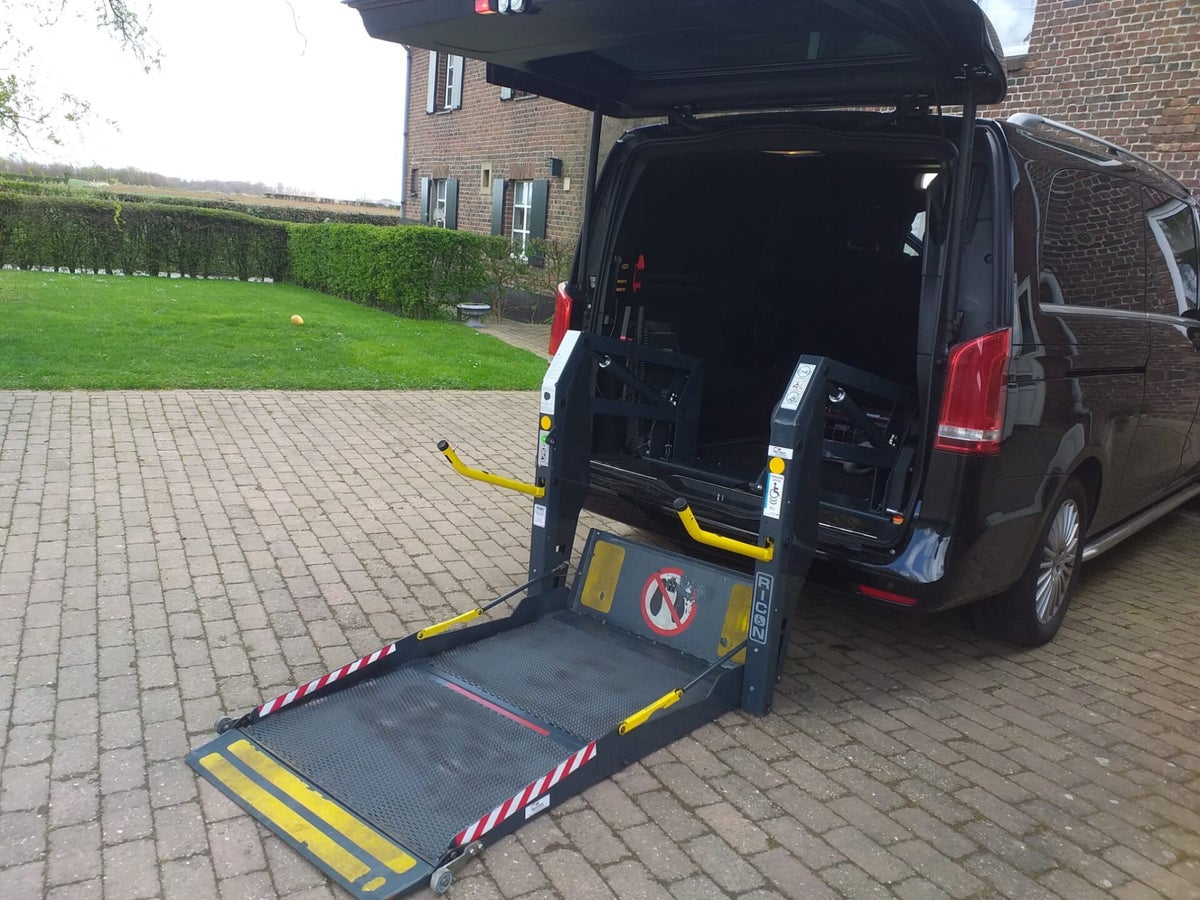 Oprijplaat Voor Het In- En Uitstappen Van De Auto Vanaf De Veerboot Uitladen Voertuigen Vervoer S Image210609572 Oprijplaat Voor Het In- En Uitstappen Van De Auto Vanaf De Veerboot Uitladen Voertuigen Vervoer S Image210609572
