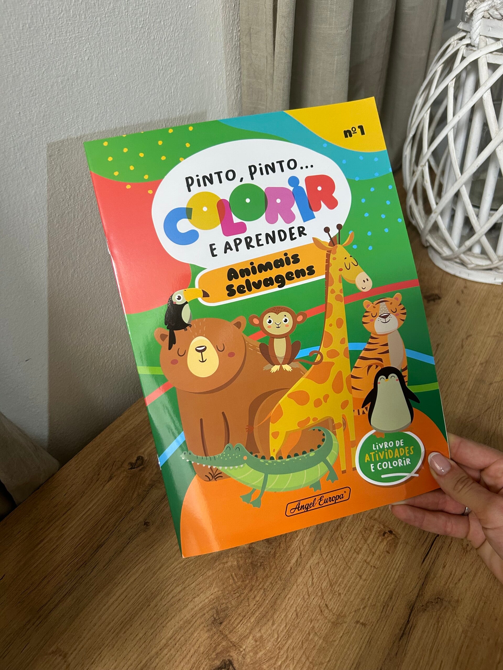 Livro de atividades e colorir
