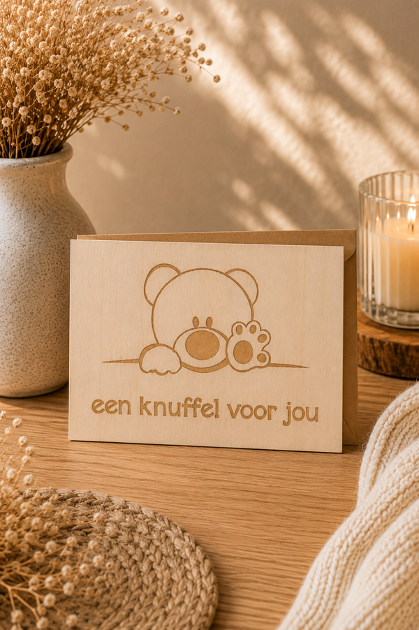 Houten wenskaart - een knuffel voor jou