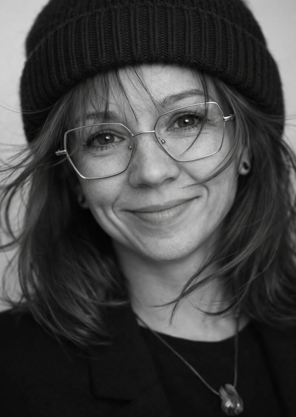 Stephanie Siebeke bietet mit FQ 33 Impulse für mentale Souveränität und die 3-6-9 Methode für Privatpersonen und Unternehmen.