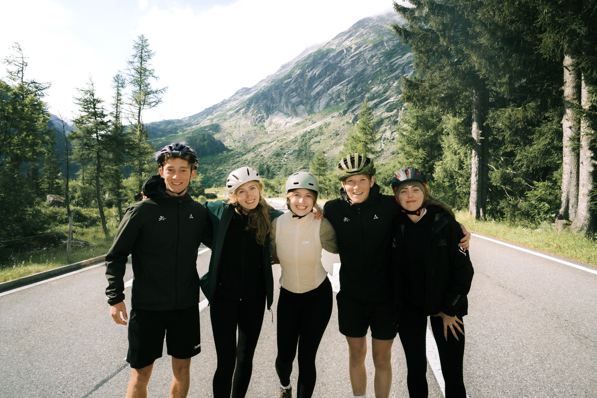Private cycling tour in Lucerne with scenic Swiss mountain views