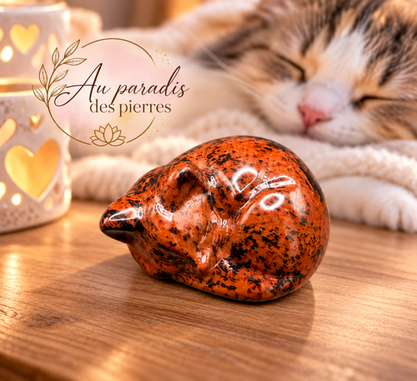 Chat couche en obsidienne acajou