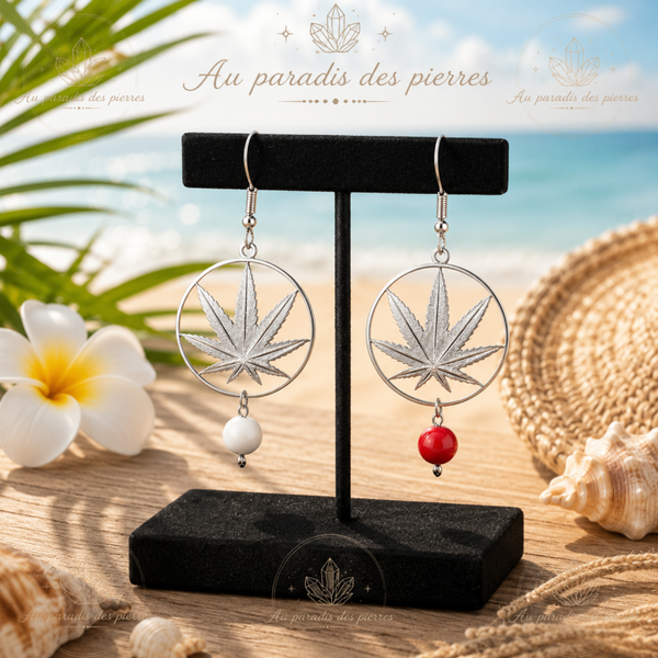 Boucles d’oreilles feuilles d’érable et pierres dépareillées