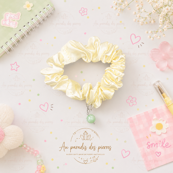 Chouchou jaune pastel avec perle aventurine
