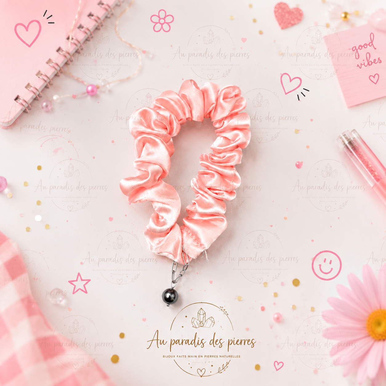 Chouchou rose en satin avec perle hématite