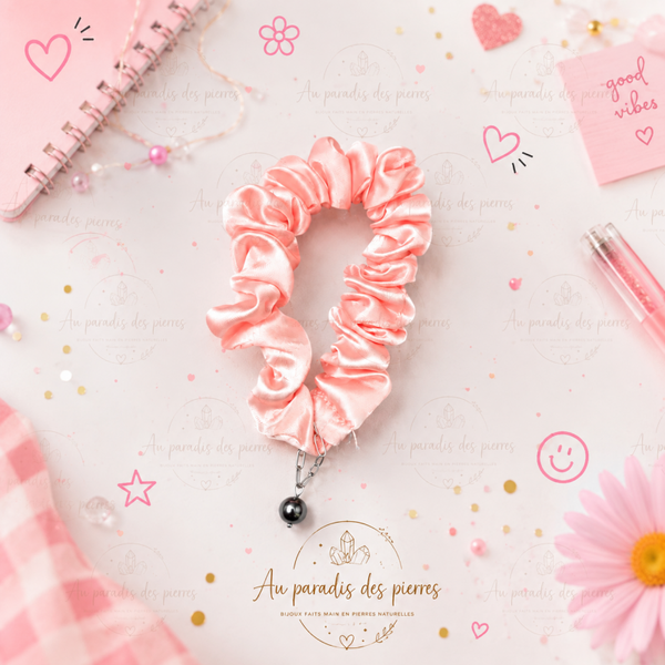 Chouchou rose en satin avec perle hématite