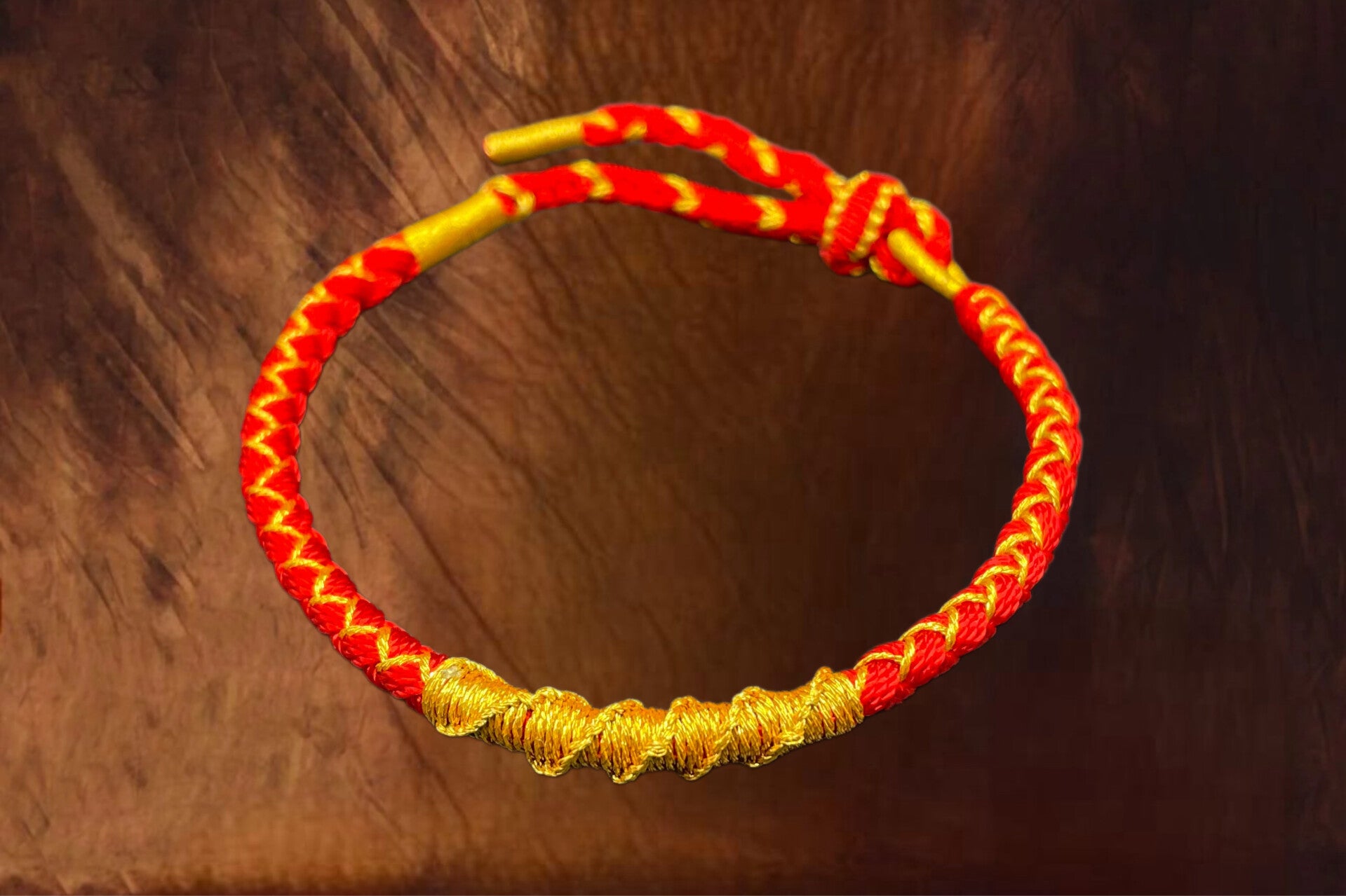 Bracelet Tibétain en Fil Doré & Fil Rouge, Nœud Écailles de Dragon Ajustable