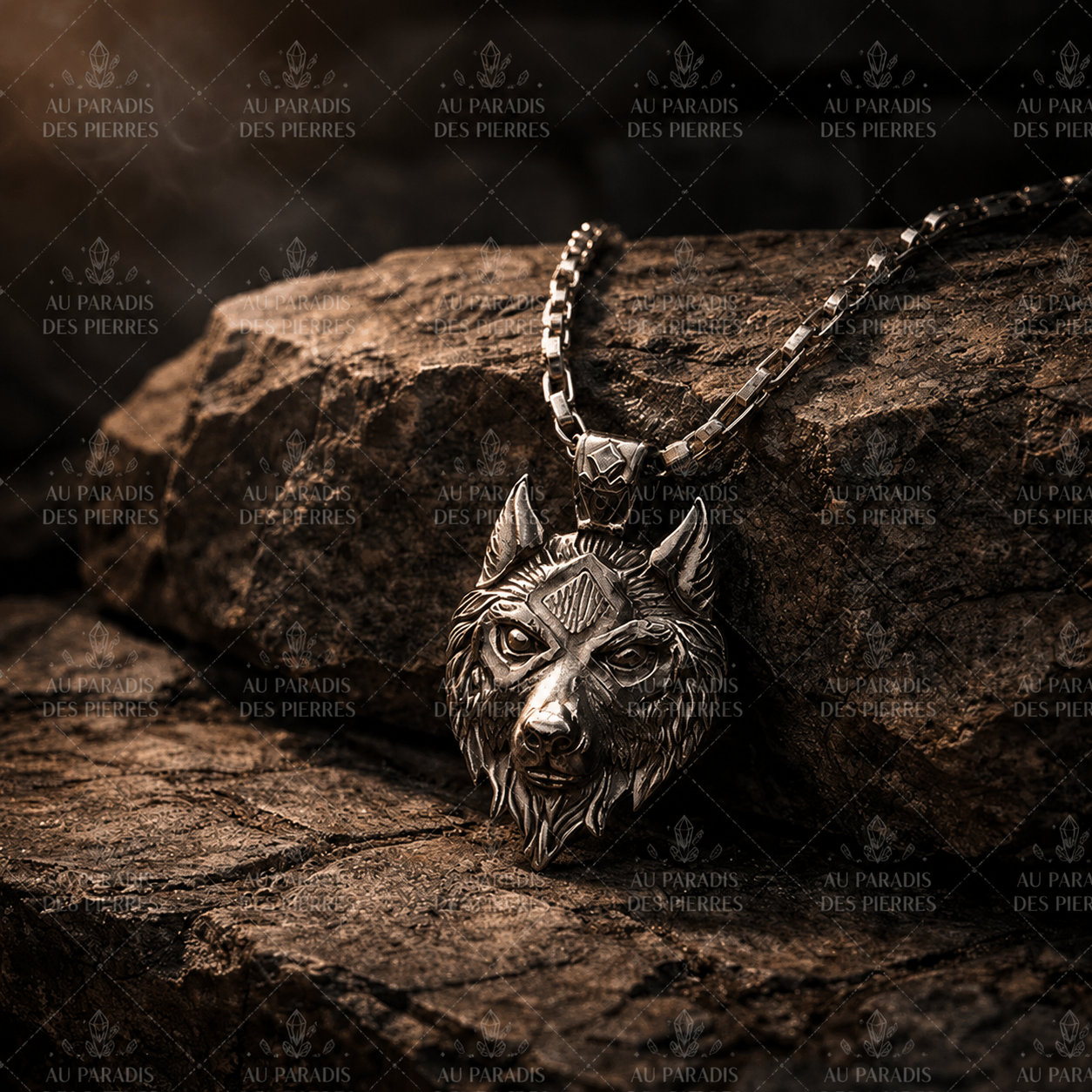 Chaîne pendentif tete de loup