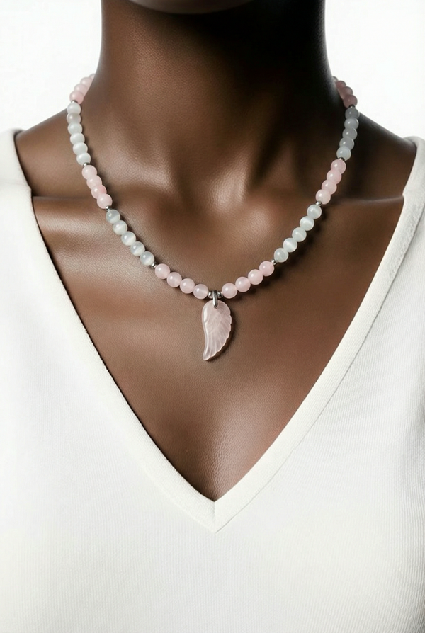 Collier en morganite et pierre de lune 6mm et son aile en quartz rose