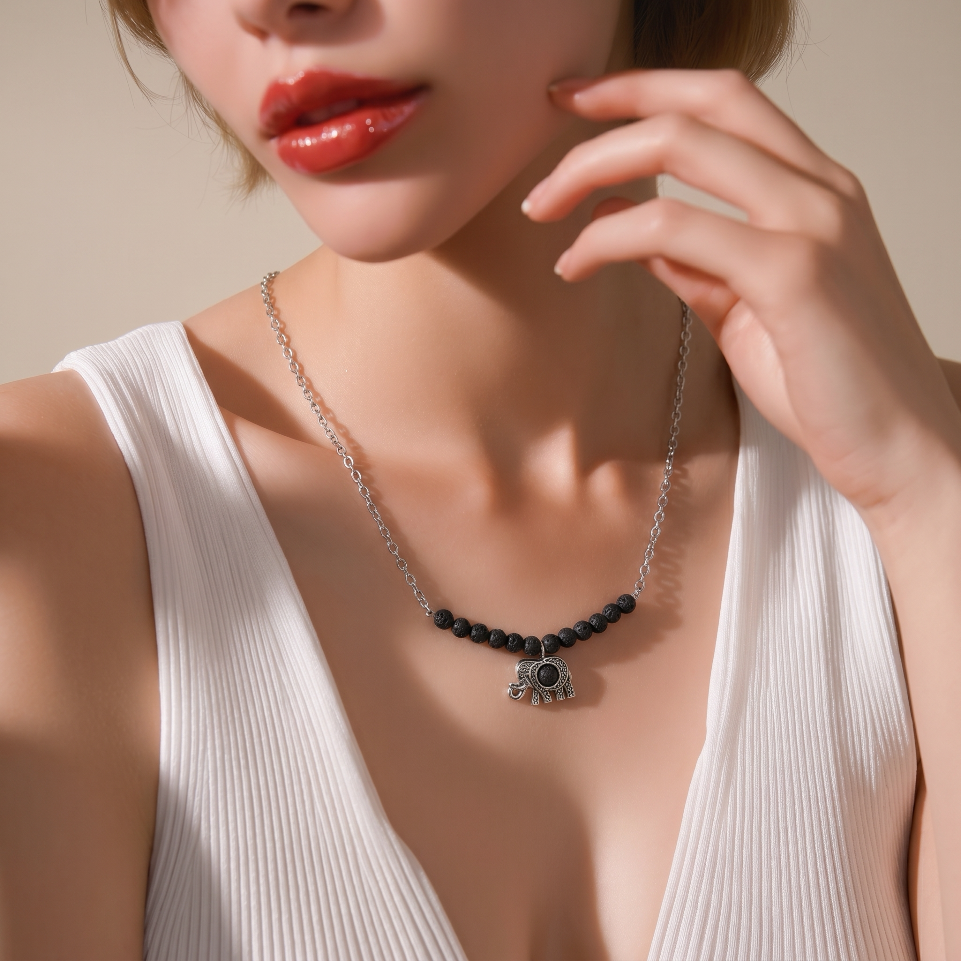 Collier chaîne elephant et Pierre de lave