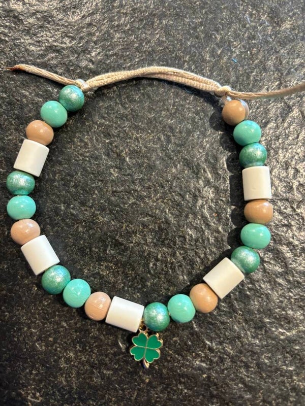 Keramische kralen halsband groen klaver S