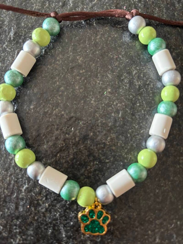 Keramische kralen halsband groen glitter pootje M