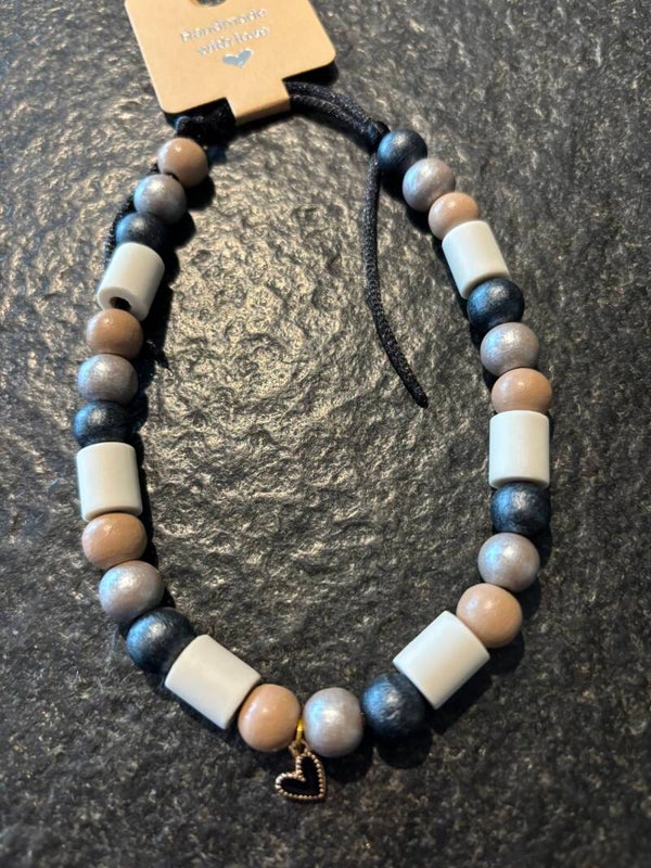 Keramische kralen halsband zwart/zilver/bruin hart M