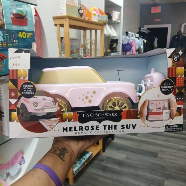 FAO Schwarz Pink Melrose The SUV Remote Control Car New