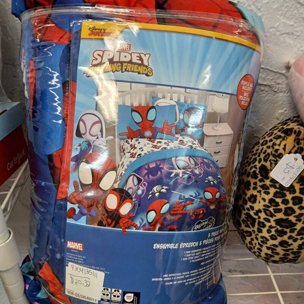 Jay Franco Disney Marvel Spidey and His Amazing Friends Team Toddler Spidey Bed Set
