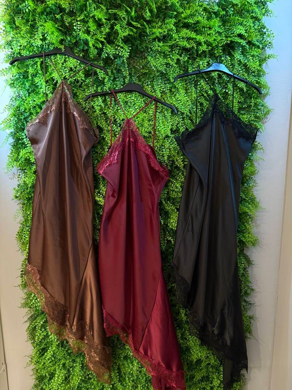 Vestito elegante con dettagli in pizzo
