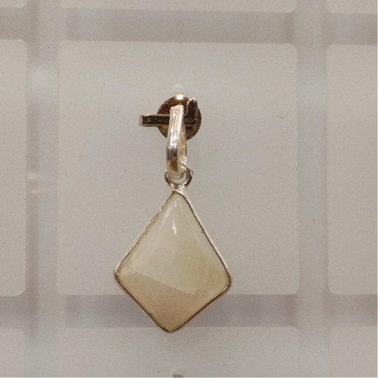 Pendentif argent 925 , et pierre de lune. Fait main en INDE