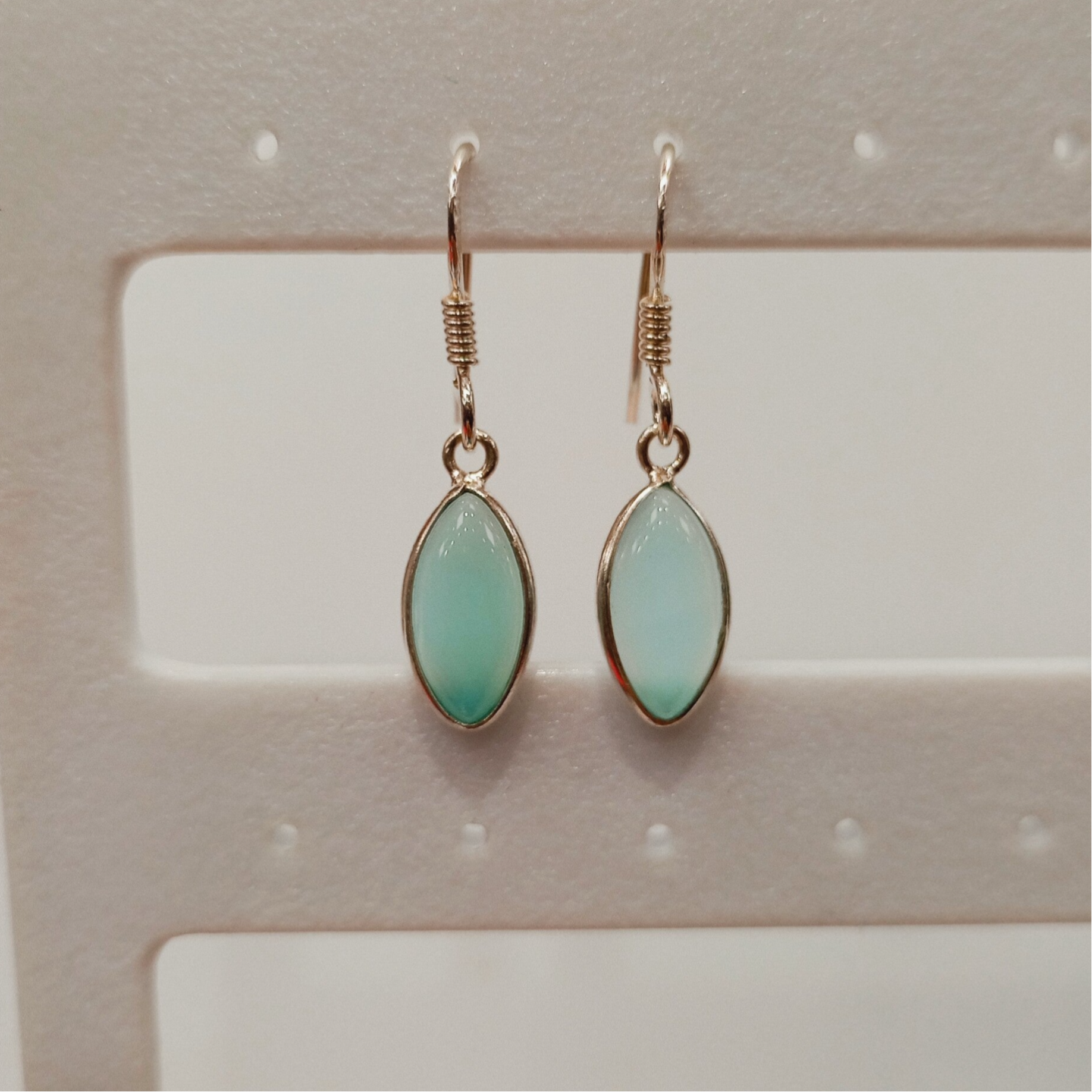 Boucles d'oreilles en argent 925 et pierre naturelle en Calcédoine