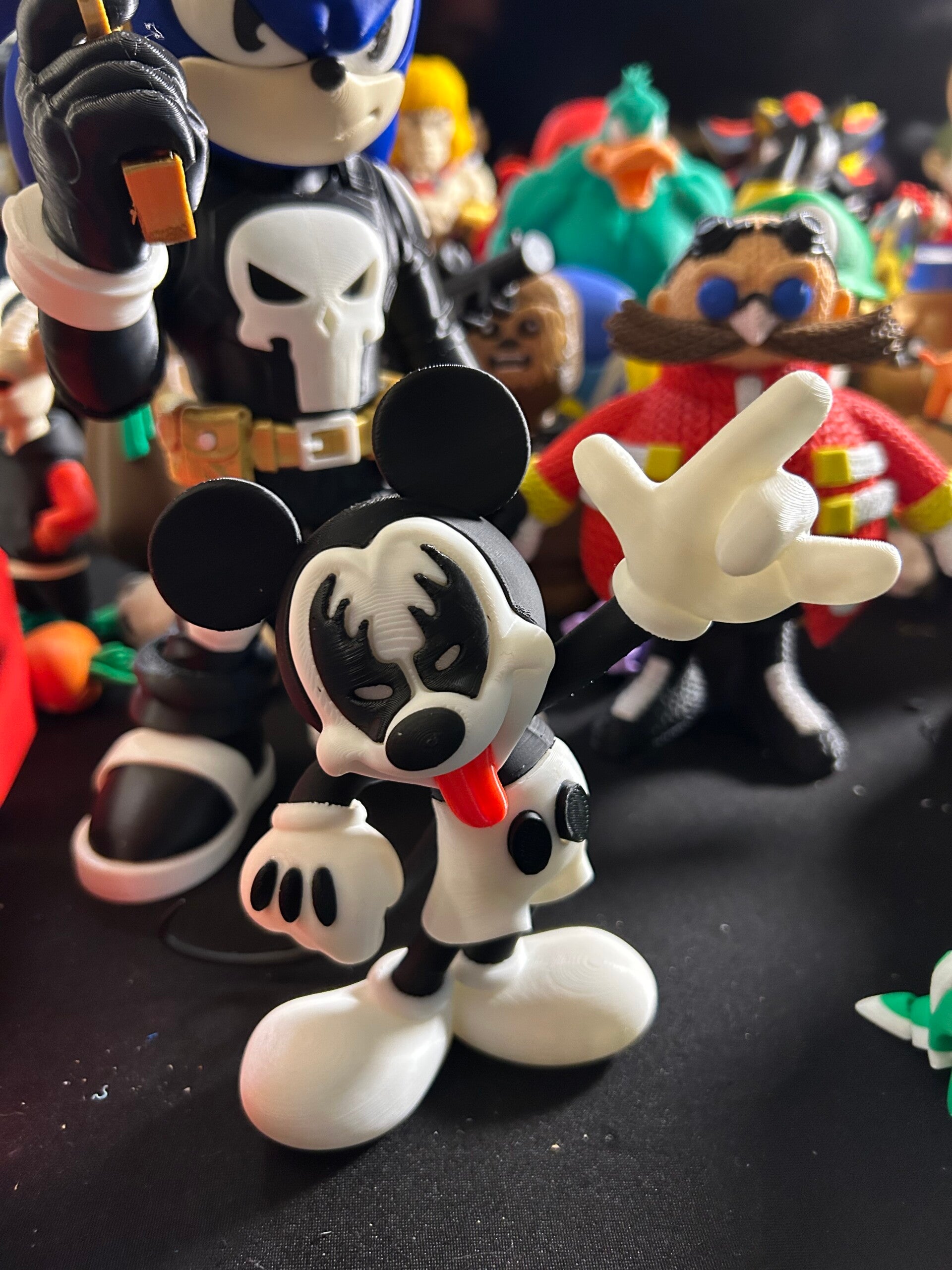 Kiss Mickey Mouse