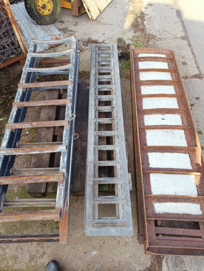 Gebruike stalen oprijplanken