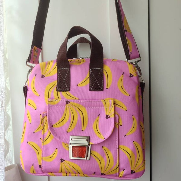 Kleine Retrotasche Bananen auf gelb