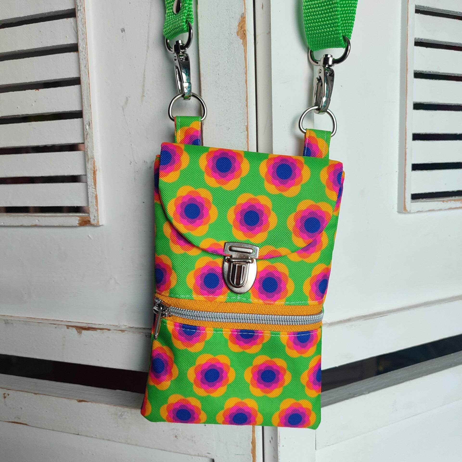 Handytasche Retro-Blume grün