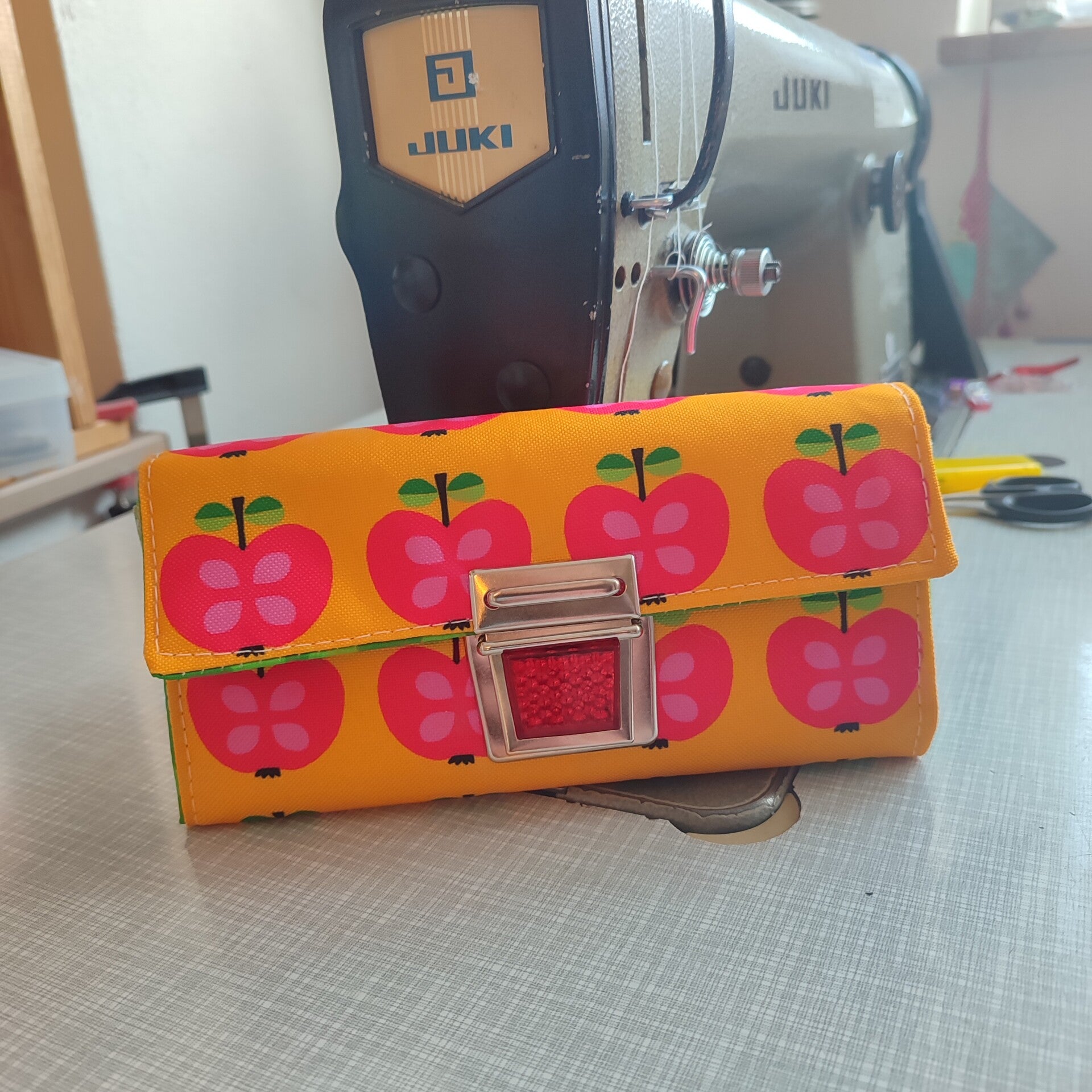 Geldbörse groß Retroapfel gelb